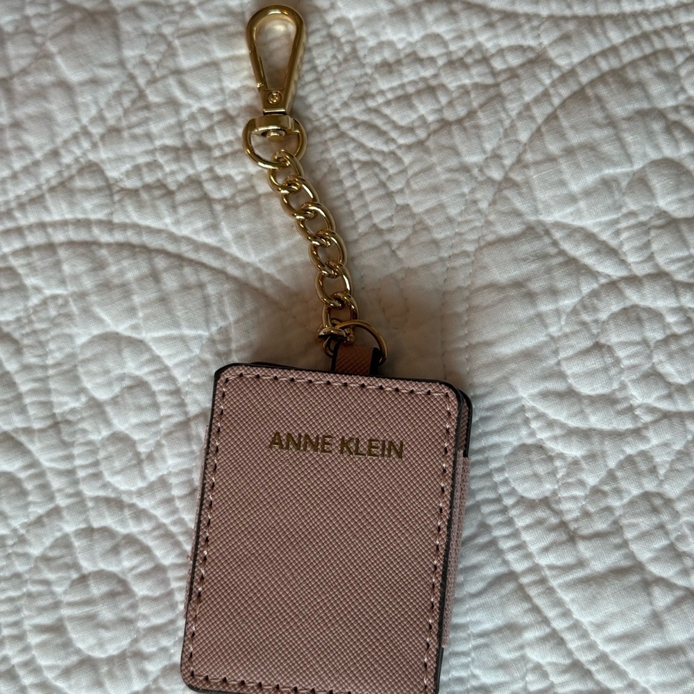 Elegant Pink Crossbody Bag - Picture 5 of 5